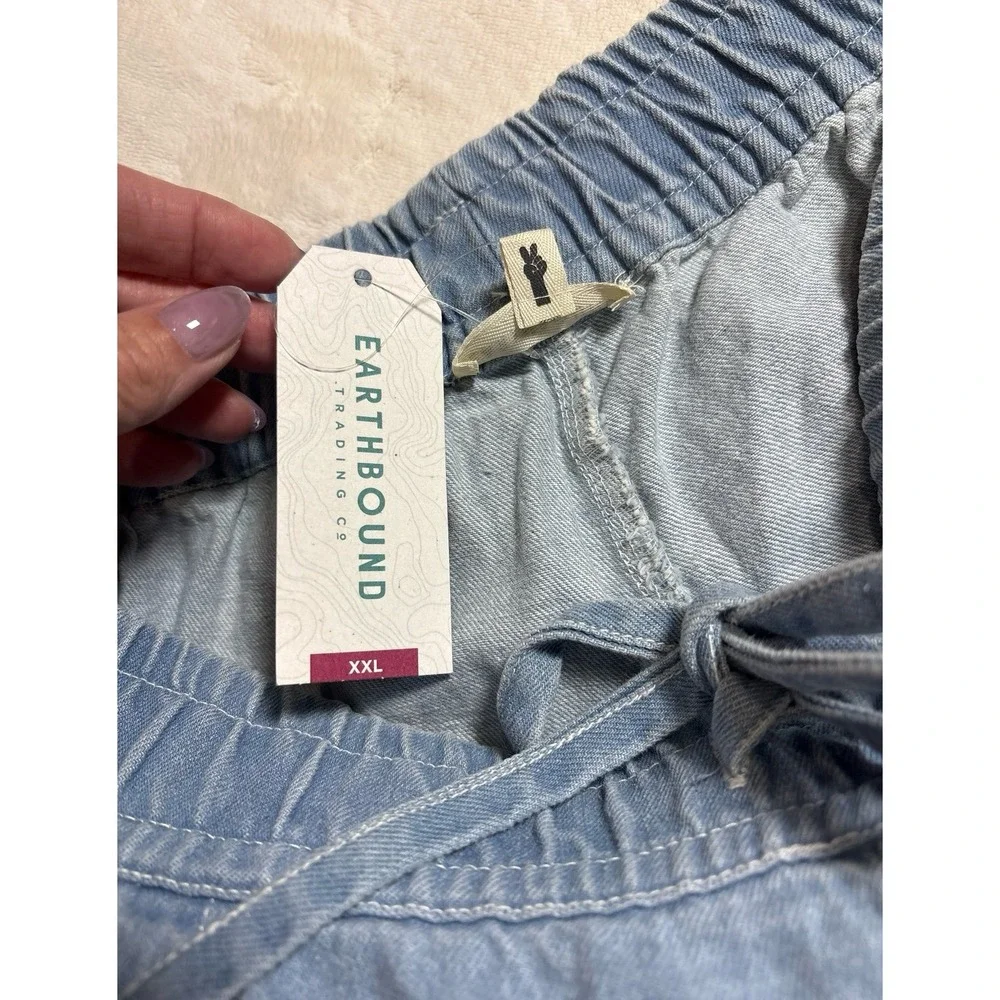 Women's XXL Earthbound light denim elastic waist drawstring pull on shorts. NWT.